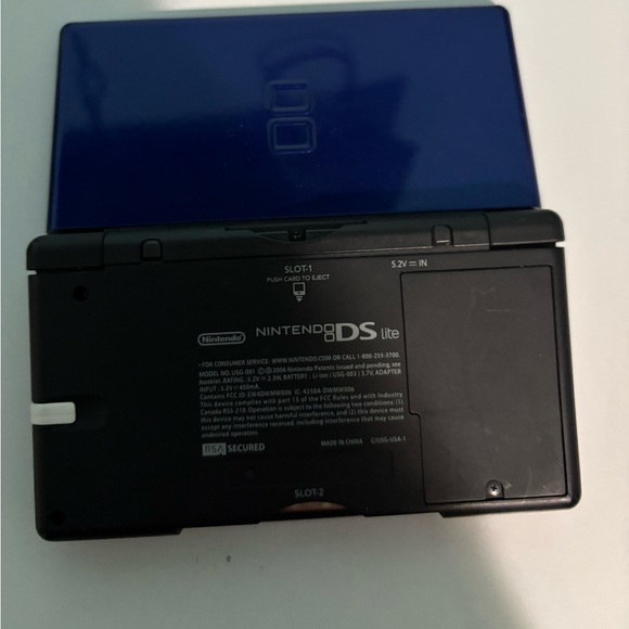 Nintendo DS lite console with case and all the games in good condition - Picture 1 of 8